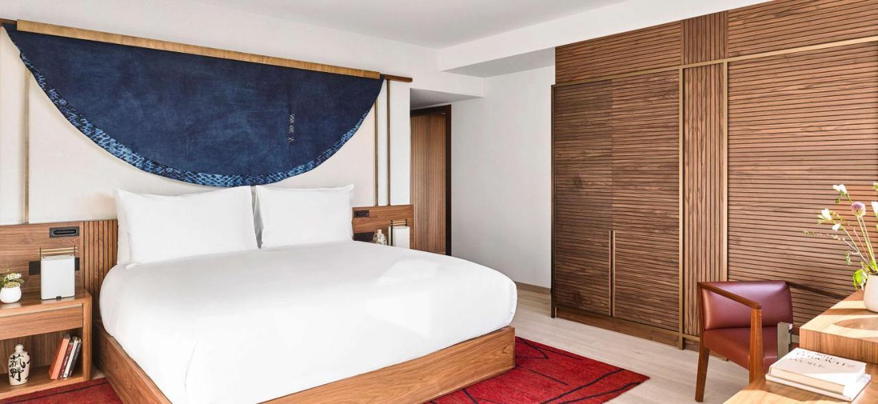 Nobu Hotel Барселона Экстерьер фото A bedroom at the hotel