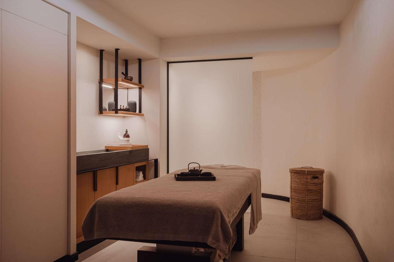Nobu Hotel Барселона Экстерьер фото Treatment room at the spa