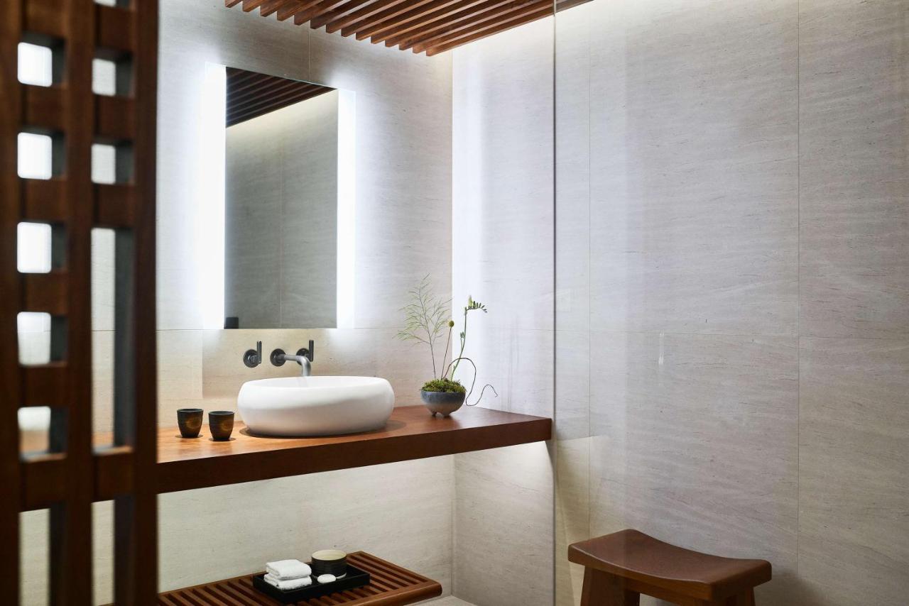 Nobu Hotel Барселона Экстерьер фото Bathroom