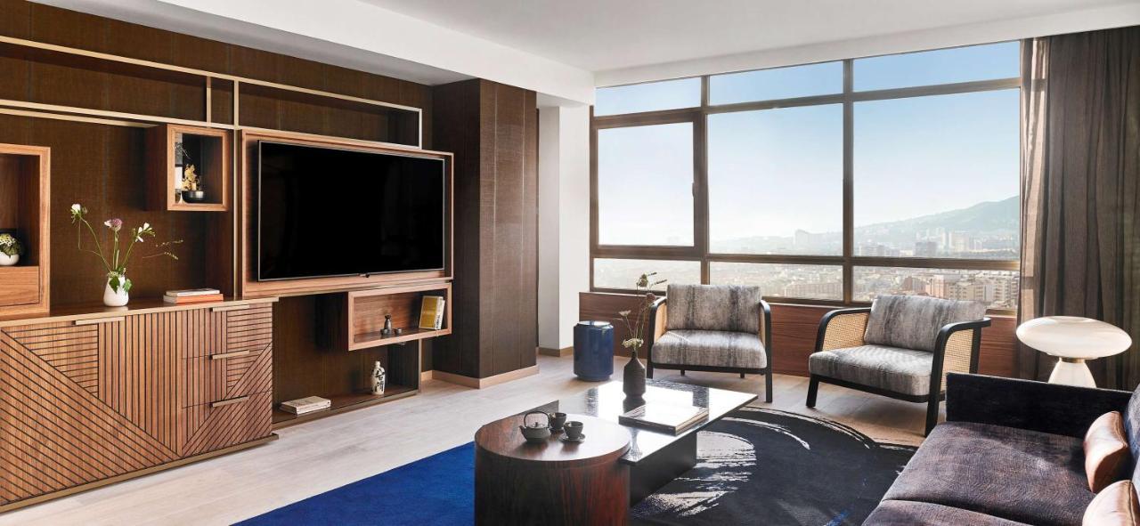 Nobu Hotel Барселона Экстерьер фото A living room at the Ritz-Carlton, Chengdu