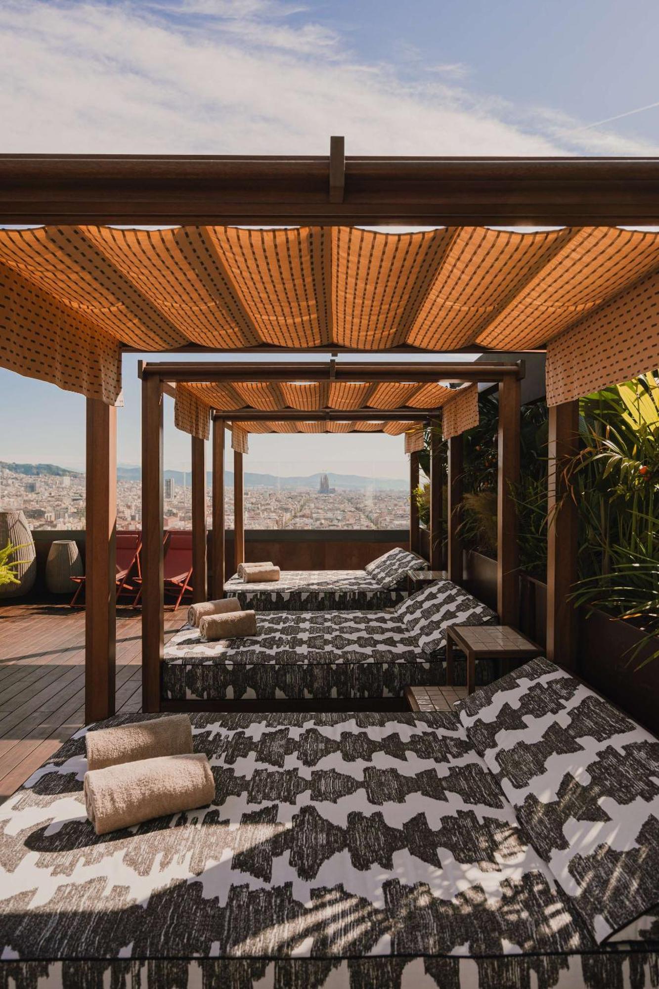 Nobu Hotel Барселона Экстерьер фото The hotel's rooftop
